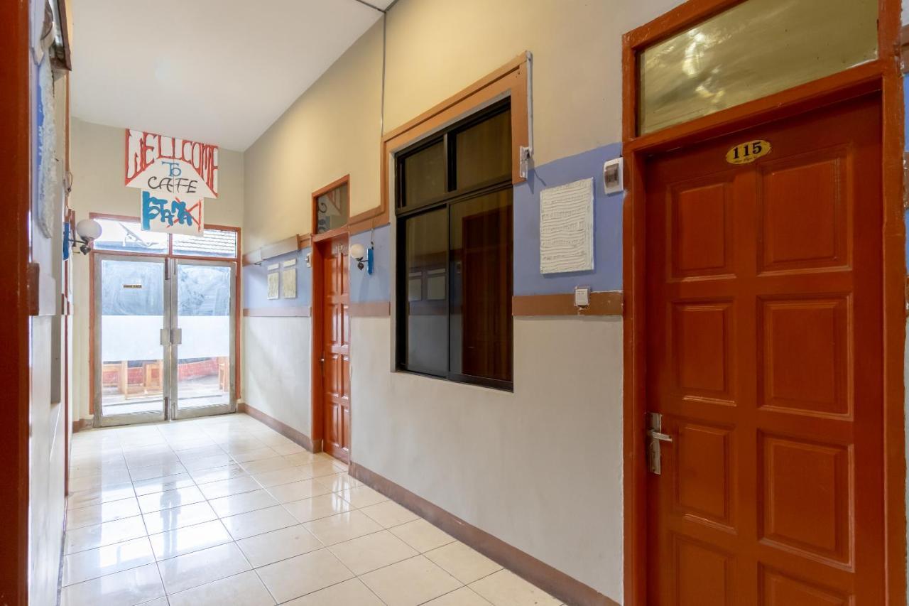Oyo 1364 Pondok Wisata Istana XI Medan Exterior foto
